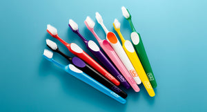 ¿Qué tan bien limpia los dientes un cepillo de dientes gastado?